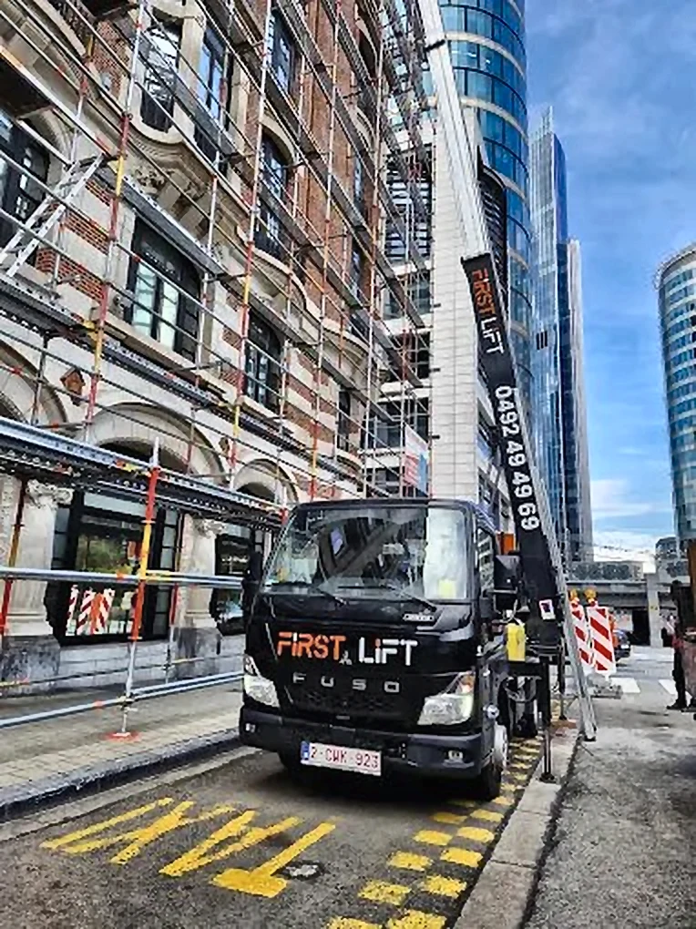 Monte-meubles FLS Moving en intervention urbaine à Bruxelles Centre