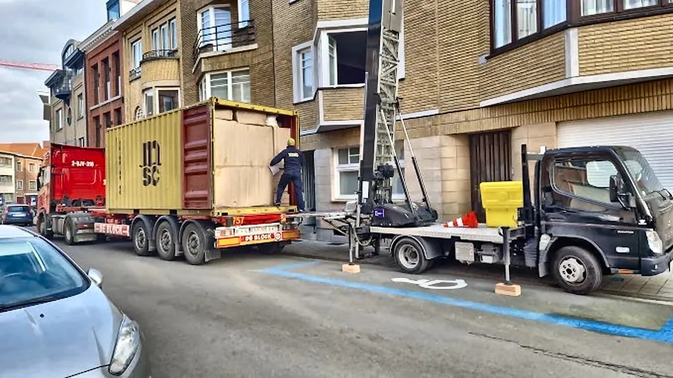 Chargement conteneur pour déménagement international FLS Moving